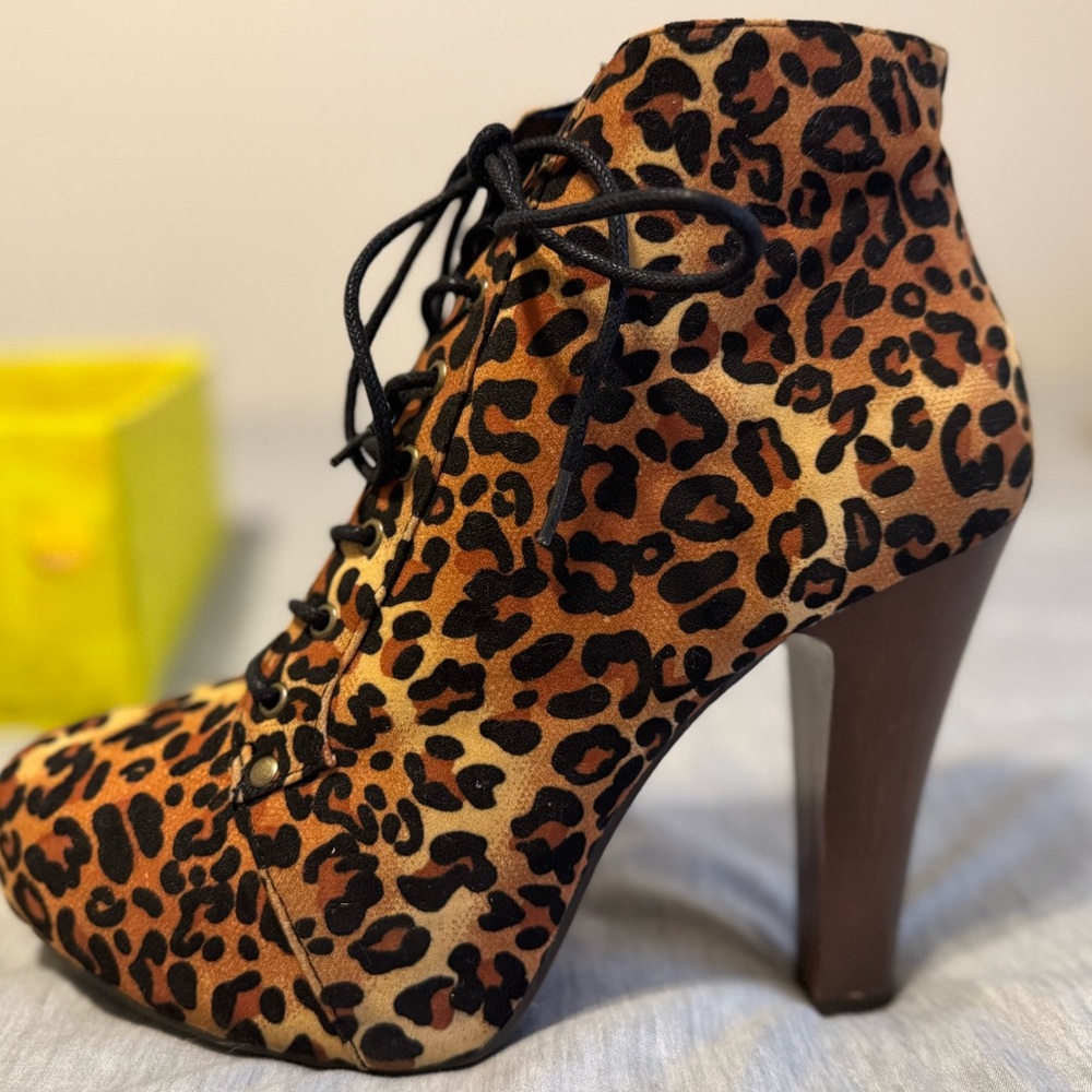 Size 8 Leopard Print Ankle Boots! - Picture 3 of 11